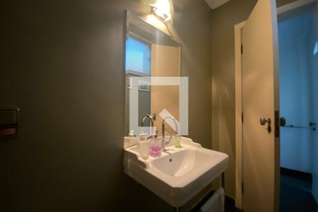 Casa à venda com 585m², 4 quartos e 6 vagas Casa à venda com 585m², 4 quartos e 6 vagasLavabo