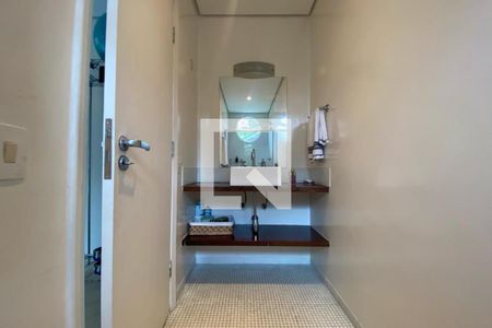 Casa à venda com 585m², 4 quartos e 6 vagas Casa à venda com 585m², 4 quartos e 6 vagasBanheiro da Suíte 4