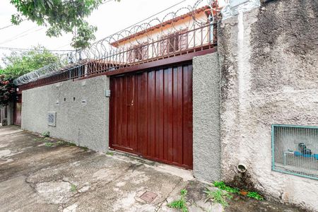 Casa à venda com 139m², 3 quartos e 2 vagas Casa à venda com 139m², 3 quartos e 2 vagasFachada