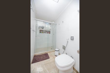 Apartamento à venda com 140m², 3 quartos e 2 vagas Apartamento à venda com 140m², 3 quartos e 2 vagasBanheiro Suíte