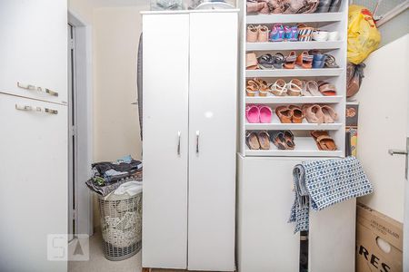 Apartamento à venda com 140m², 3 quartos e 2 vagas Apartamento à venda com 140m², 3 quartos e 2 vagasQuarto de Serviço