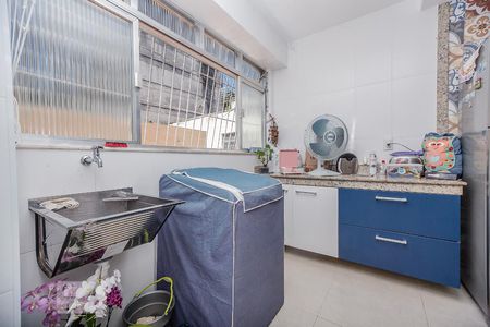 Apartamento à venda com 140m², 3 quartos e 2 vagas Apartamento à venda com 140m², 3 quartos e 2 vagasÁrea de Serviço