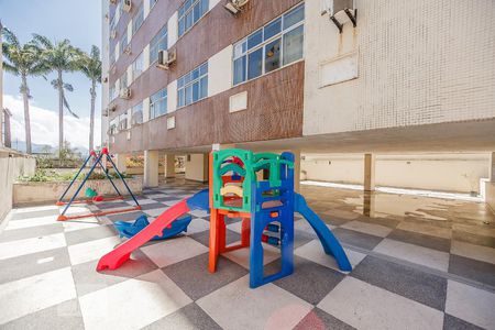 Apartamento à venda com 140m², 3 quartos e 2 vagas Apartamento à venda com 140m², 3 quartos e 2 vagasÁrea Comum - Playground