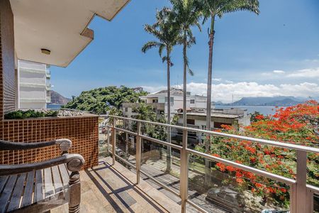 Apartamento à venda com 140m², 3 quartos e 2 vagas Apartamento à venda com 140m², 3 quartos e 2 vagasVaranda do Quarto da Suíte