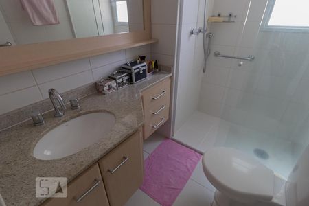 Apartamento à venda com 136m², 4 quartos e 2 vagas Apartamento à venda com 136m², 4 quartos e 2 vagasBanheiro da Suíte 1