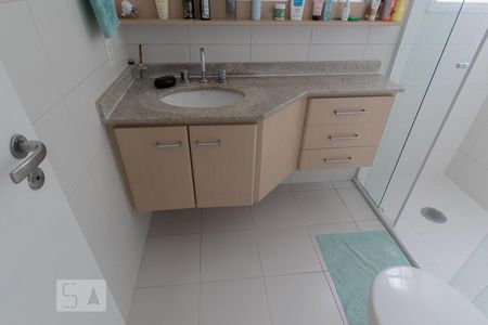 Apartamento à venda com 136m², 4 quartos e 2 vagas Apartamento à venda com 136m², 4 quartos e 2 vagasBanheiro da Suíte 2