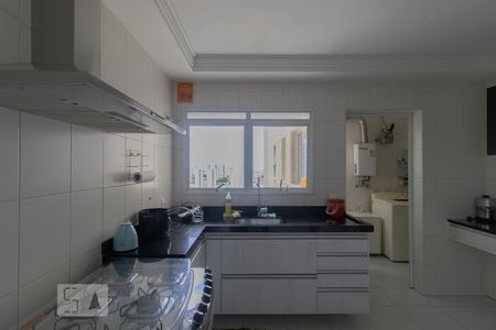 Apartamento à venda com 136m², 4 quartos e 2 vagas Apartamento à venda com 136m², 4 quartos e 2 vagasCozinha