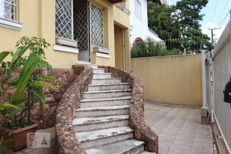 Casa para alugar com 250m², 3 quartos e 4 vagasFachada