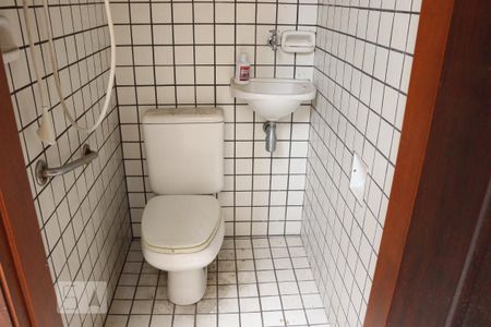 Casa para alugar com 250m², 3 quartos e 4 vagasBanheiro de Serviço