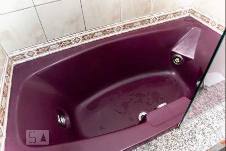 Casa à venda com 544m², 4 quartos e 8 vagas Casa à venda com 544m², 4 quartos e 8 vagasBanheiro da Suíte