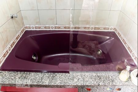 Casa à venda com 544m², 4 quartos e 8 vagas Casa à venda com 544m², 4 quartos e 8 vagasBanheiro da Suíte