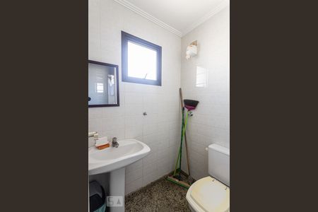 Apartamento para alugar com 496m², 5 quartos e 5 vagas Apartamento para alugar com 496m², 5 quartos e 5 vagasBanheiro de Serviço