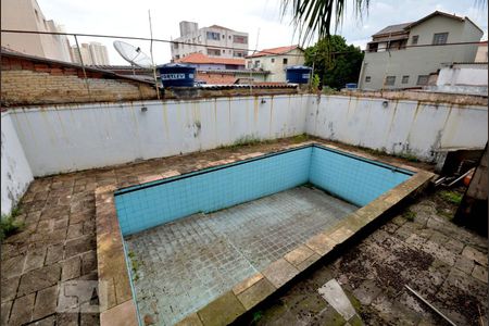 Casa à venda com 300m², 4 quartos e 6 vagas Casa à venda com 300m², 4 quartos e 6 vagasPiscina