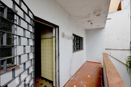 Casa à venda com 300m², 4 quartos e 6 vagas Casa à venda com 300m², 4 quartos e 6 vagasVaranda