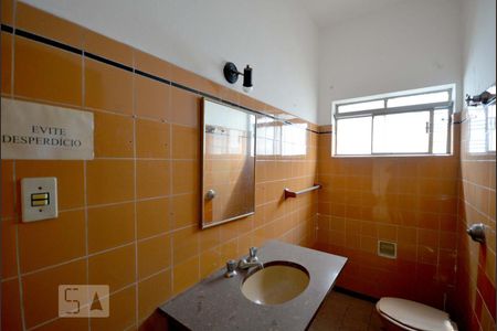 Casa à venda com 300m², 4 quartos e 6 vagas Casa à venda com 300m², 4 quartos e 6 vagasBanheiro Social