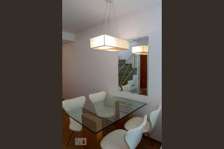 Apartamento à venda com 110m², 2 quartos e 1 vaga Apartamento à venda com 110m², 2 quartos e 1 vagaSala