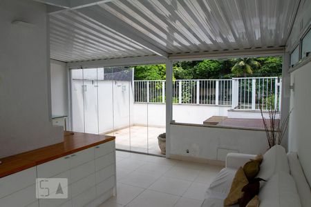 Apartamento à venda com 110m², 2 quartos e 1 vaga Apartamento à venda com 110m², 2 quartos e 1 vagaSala - Cobertura