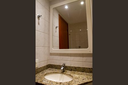 Apartamento à venda com 110m², 2 quartos e 1 vaga Apartamento à venda com 110m², 2 quartos e 1 vagaBanheiro Social