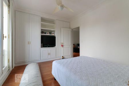 Casa à venda com 421m², 4 quartos e 3 vagasSuíte 1