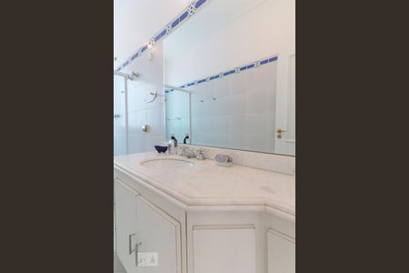 Casa à venda com 421m², 4 quartos e 3 vagasBanheiro