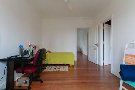 Casa à venda com 421m², 4 quartos e 3 vagasSuíte 2