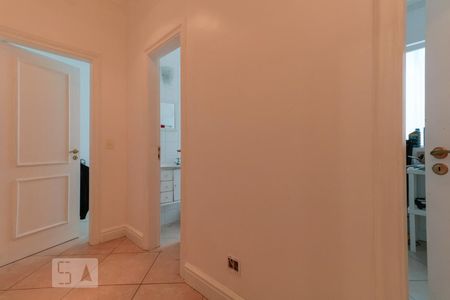 Casa à venda com 421m², 4 quartos e 3 vagasQuartos e banheiro de serviço