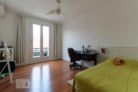 Casa à venda com 421m², 4 quartos e 3 vagasSuíte 2