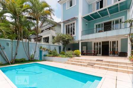 Casa à venda com 421m², 4 quartos e 3 vagasPiscina