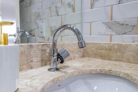 Apartamento à venda com 60m², 2 quartos e 1 vagaDetalhe do Banheiro do Corredor