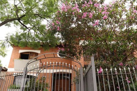 Casa à venda com 450m², 4 quartos e 7 vagasFachada