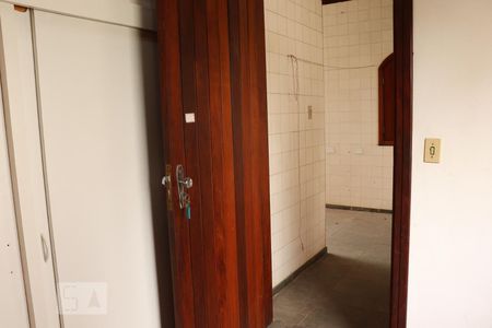Casa à venda com 450m², 4 quartos e 7 vagasQuarto de Serviço