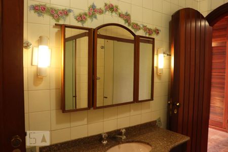 Casa à venda com 450m², 4 quartos e 7 vagasBanheiro 2