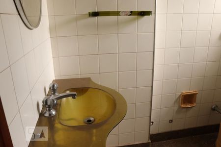 Casa à venda com 450m², 4 quartos e 7 vagasBanheiro 1