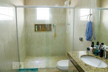 Casa à venda com 500m², 4 quartos e 12 vagas Casa à venda com 500m², 4 quartos e 12 vagasBanheiro Suíte 4