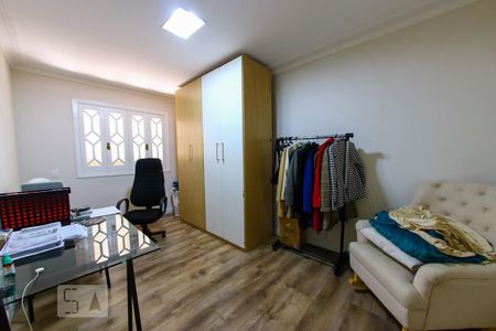 Casa de condomínio à venda com 247m², 4 quartos e 5 vagas Casa de condomínio à venda com 247m², 4 quartos e 5 vagasQuarto 2