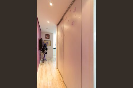 Casa à venda com 500m², 5 quartos e 8 vagasCloset quarto 1 suíte