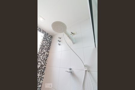 Casa à venda com 500m², 5 quartos e 8 vagasBanheiro da varanda - chuveiro