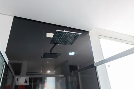 Casa à venda com 500m², 5 quartos e 8 vagasBanheiro quarto 4 suíte - chuveiro