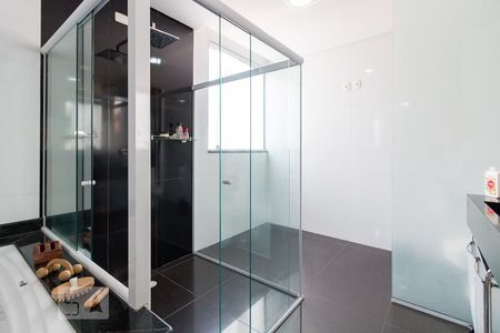 Casa à venda com 500m², 5 quartos e 8 vagasBanheiro quarto 4 suíte