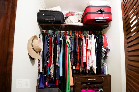 Casa à venda com 280m², 3 quartos e 2 vagasCloset da suíte 1