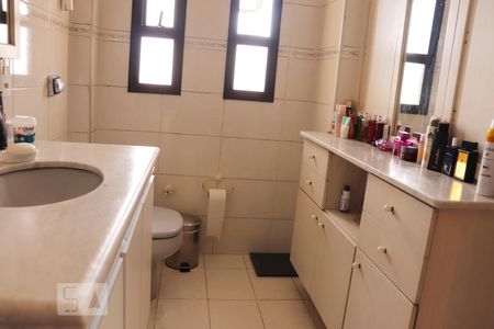 Apartamento à venda com 132m², 3 quartos e 2 vagasBanheiro da Suíte 1
