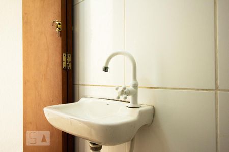 Lavabo de casa para alugar com 2 quartos, 110m² em Vila Firmiano Pinto, São Paulo