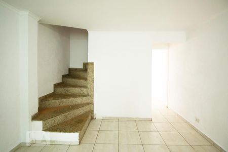 Sala de casa para alugar com 2 quartos, 110m² em Vila Firmiano Pinto, São Paulo