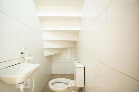 Lavabo de casa para alugar com 2 quartos, 110m² em Vila Firmiano Pinto, São Paulo