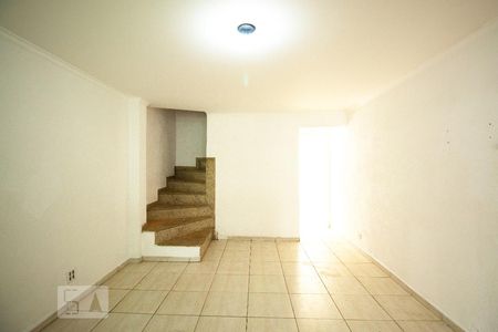 Sala de casa para alugar com 2 quartos, 110m² em Vila Firmiano Pinto, São Paulo