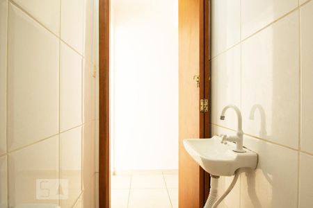 Lavabo de casa para alugar com 2 quartos, 110m² em Vila Firmiano Pinto, São Paulo