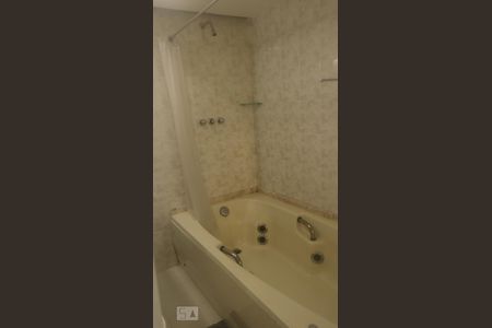 Banheira  da Suite de apartamento para alugar com 3 quartos, 97m² em Icaraí, Niterói