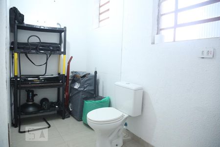 Casa à venda com 240m², 2 quartos e 5 vagasBanheiro suite 2