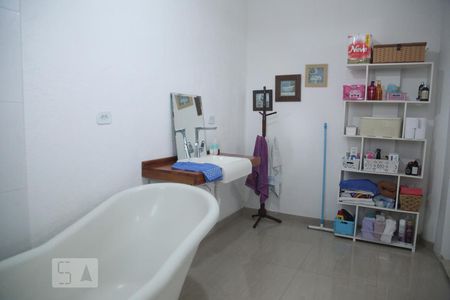 Casa à venda com 240m², 2 quartos e 5 vagasBanheiro suite 1