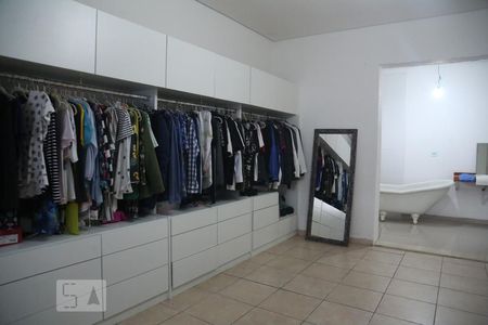 Casa à venda com 240m², 2 quartos e 5 vagasCloset